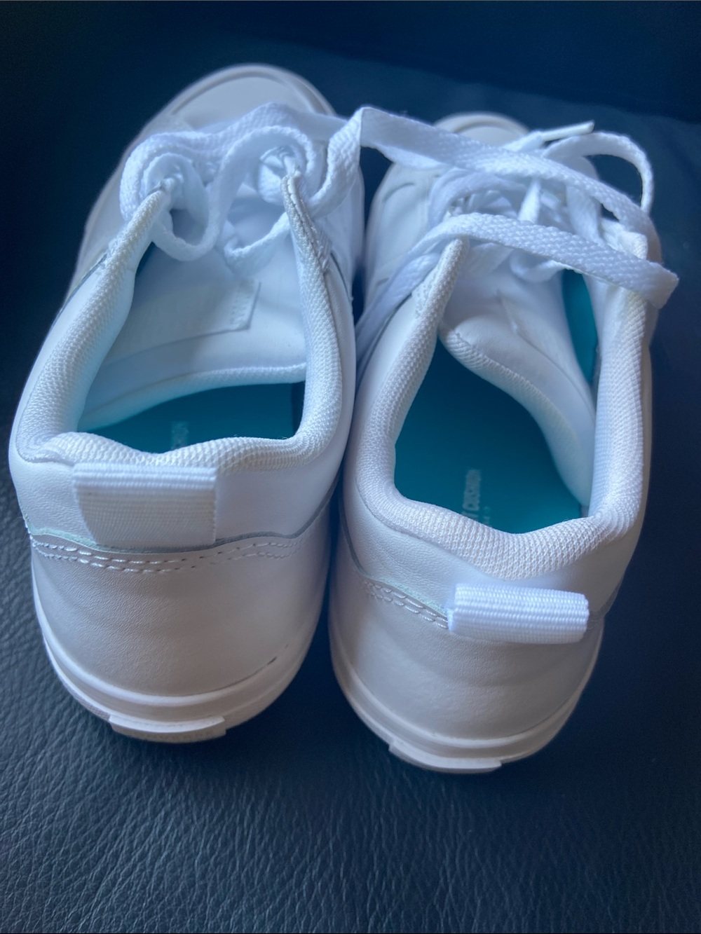 Converse White Low-Top Sneakers - Clean Lace-Up Style kids size 7 - Picture 4 of 5
